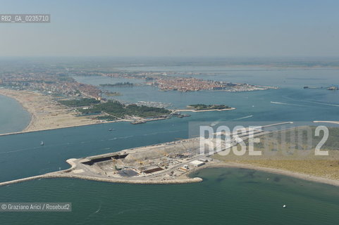 VENEZIA 28/7/10 FOTO AEREE AI LAVORI IN CORSO  PER LA COSTRUZIONE DELLE DIGHE MOBILI ALLA BOCCA DEL PORTO DI CHIOGGIA ©Graziano Arici/Rosebud2