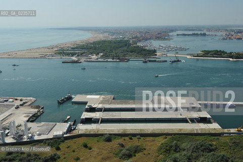 VENEZIA 28/7/10 FOTO AEREE AI LAVORI IN CORSO  PER LA COSTRUZIONE DELLE DIGHE MOBILI ALLA BOCCA DEL PORTO DI CHIOGGIA ©Graziano Arici/Rosebud2