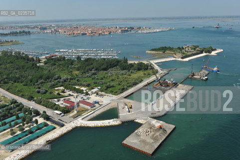 VENEZIA 28/7/10 FOTO AEREE AI LAVORI IN CORSO  PER LA COSTRUZIONE DELLE DIGHE MOBILI ALLA BOCCA DEL PORTO DI CHIOGGIA ©Graziano Arici/Rosebud2