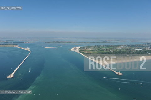 VENEZIA 28/7/10 FOTO AEREE AI LAVORI IN CORSO  PER LA COSTRUZIONE DELLE DIGHE MOBILI ALLA BOCCA DEL PORTO DI LIDO ©Graziano Arici/Rosebud2