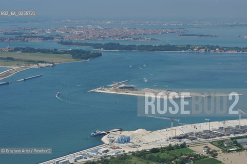 VENEZIA 28/7/10 FOTO AEREE AI LAVORI IN CORSO  PER LA COSTRUZIONE DELLE DIGHE MOBILI ALLA BOCCA DEL PORTO DI LIDO ©Graziano Arici/Rosebud2