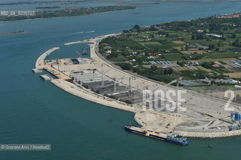 VENEZIA 28/7/10 FOTO AEREE AI LAVORI IN CORSO  PER LA COSTRUZIONE DELLE DIGHE MOBILI ALLA BOCCA DEL PORTO DI LIDO ©Graziano Arici/Rosebud2