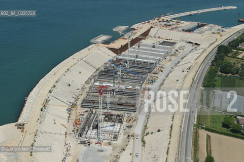 VENEZIA 28/7/10 FOTO AEREE AI LAVORI IN CORSO  PER LA COSTRUZIONE DELLE DIGHE MOBILI ALLA BOCCA DEL PORTO DI LIDO ©Graziano Arici/Rosebud2