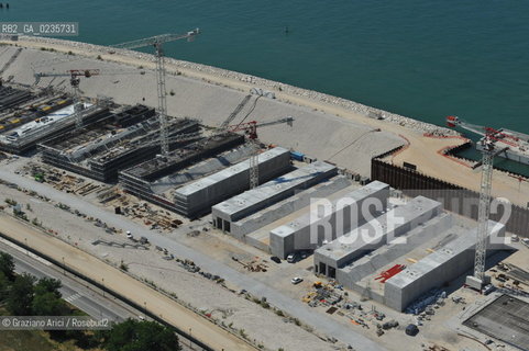 VENEZIA 28/7/10 FOTO AEREE AI LAVORI IN CORSO  PER LA COSTRUZIONE DELLE DIGHE MOBILI ALLA BOCCA DEL PORTO DI LIDO ©Graziano Arici/Rosebud2