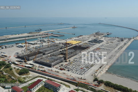 VENEZIA 28/7/10 FOTO AEREE AI LAVORI IN CORSO  PER LA COSTRUZIONE DELLE DIGHE MOBILI ALLA BOCCA DEL PORTO DI MALAMOCCO ©Graziano Arici/Rosebud2