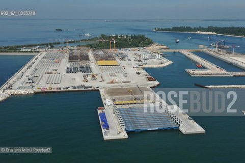 VENEZIA 28/7/10 FOTO AEREE AI LAVORI IN CORSO  PER LA COSTRUZIONE DELLE DIGHE MOBILI ALLA BOCCA DEL PORTO DI MALAMOCCO ©Graziano Arici/Rosebud2