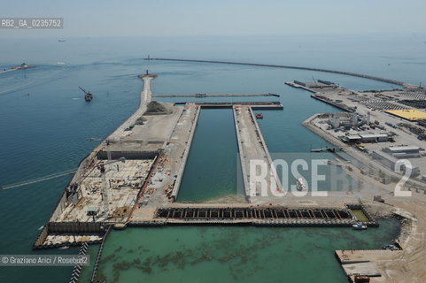 VENEZIA 28/7/10 FOTO AEREE AI LAVORI IN CORSO  PER LA COSTRUZIONE DELLE DIGHE MOBILI ALLA BOCCA DEL PORTO DI MALAMOCCO ©Graziano Arici/Rosebud2
