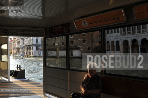 Venice october 2010 - Venetian life : old woman at boat stop giovani imbarcadero ©Graziano Arici/Rosebud2