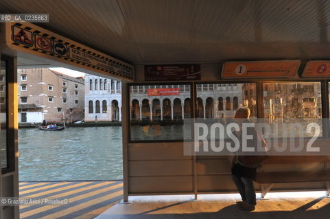 Venice october 2010 - Venetian life : old woman at boat stop giovani imbarcadero ©Graziano Arici/Rosebud2