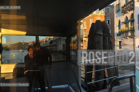 Venice october 2010 - Venetian life : joung people at boat stop giovani imbarcadero ©Graziano Arici/Rosebud2