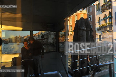 Venice october 2010 - Venetian life : joung people at boat stop giovani imbarcadero ©Graziano Arici/Rosebud2