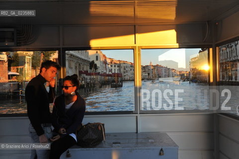 Venice october 2010 - Venetian life : joung people at boat stop giovani imbarcadero ©Graziano Arici/Rosebud2