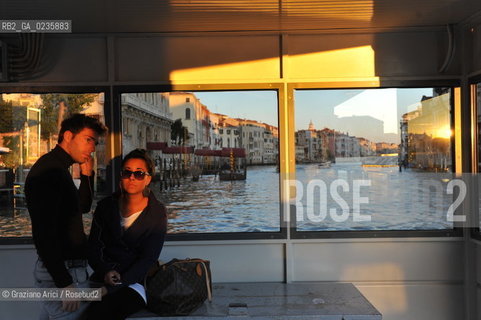 Venice october 2010 - Venetian life : joung people at boat stop giovani imbarcadero ©Graziano Arici/Rosebud2