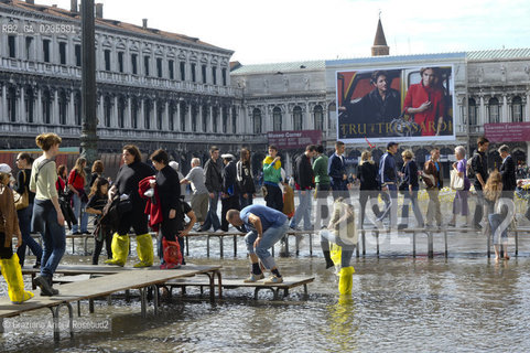 Venice october 2010 - Tourists in Venice during high tide turismo acqua alta alta marea©Graziano Arici/Rosebud2