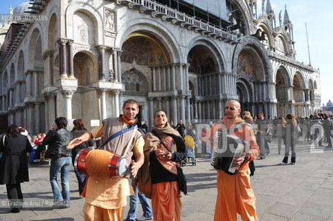 Venice october 2010 - Tourists and Hare Krishna in Venice turismo ©Graziano Arici/Rosebud2