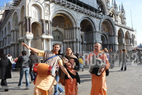 Venice october 2010 - Tourists and Hare Krishna in Venice turismo ©Graziano Arici/Rosebud2