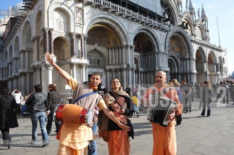 Venice october 2010 - Tourists and Hare Krishna in Venice turismo ©Graziano Arici/Rosebud2