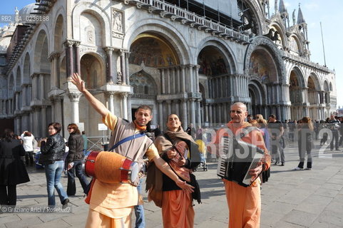 Venice october 2010 - Tourists and Hare Krishna in Venice turismo ©Graziano Arici/Rosebud2