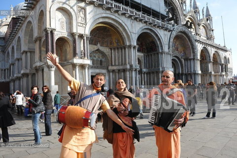 Venice october 2010 - Tourists and Hare Krishna in Venice turismo ©Graziano Arici/Rosebud2