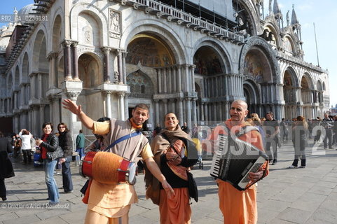 Venice october 2010 - Tourists and Hare Krishna in Venice turismo ©Graziano Arici/Rosebud2