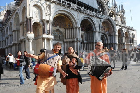 Venice october 2010 - Tourists and Hare Krishna in Venice turismo ©Graziano Arici/Rosebud2