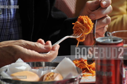 Venice october 2010 - Tourists in Venice turismo gastronomia spaghetti ©Graziano Arici/Rosebud2