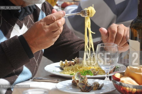 Venice october 2010 - Tourists in Venice turismo gastronomia spaghetti ©Graziano Arici/Rosebud2