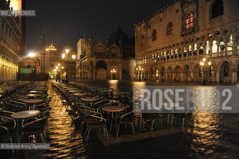 VENEZIA 1/12/10 _ High tide in St.Markss square - Alta mare a S.Marco acqua alta ©Graziano Arici/Rosebud2
