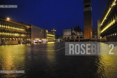 VENEZIA 1/12/10 _ High tide in St.Markss square - Alta mare a S.Marco acqua alta ©Graziano Arici/Rosebud2