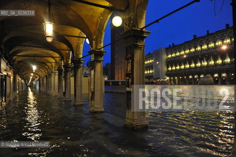 VENEZIA 1/12/10 _ High tide in St.Markss square - Alta mare a S.Marco acqua alta ©Graziano Arici/Rosebud2