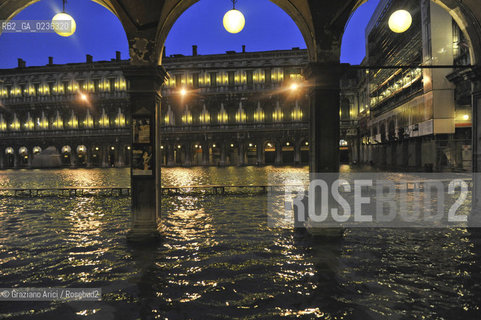 VENEZIA 1/12/10 _ High tide in St.Markss square - Alta mare a S.Marco acqua alta ©Graziano Arici/Rosebud2