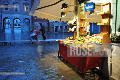 VENEZIA 1/12/10 _ High tide in St.Markss square - Alta mare a S.Marco acqua alta ©Graziano Arici/Rosebud2