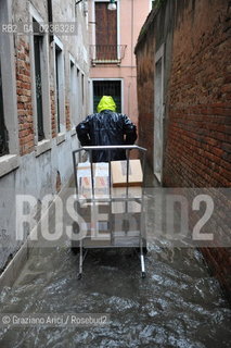 VENEZIA 1/12/10 _ High tide in St.Markss square - Alta mare a S.Marco acqua alta ©Graziano Arici/Rosebud2