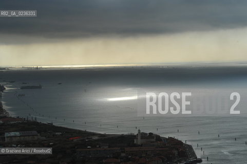 VENEZIA 13/12/10 - Venice Lagoon during a storm Foto aerea della laguna durante un temporale ©Graziano Arici/Rosebud2