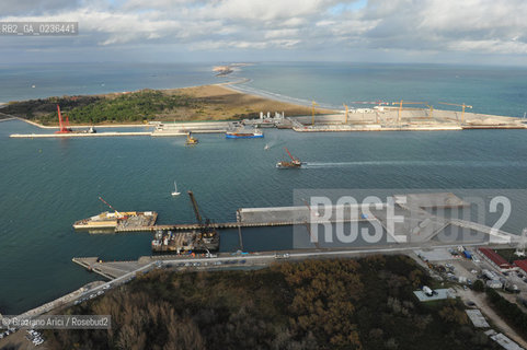 VENEZIA 13/12/10 FOTO AEREE AI LAVORI IN CORSO  PER LA COSTRUZIONE DELLE DIGHE MOBILI ALLA BOCCA DEL PORTO DI CHIOGGIA ©Graziano Arici/Rosebud2 CONSORZIO VENEZIA NUOVA
