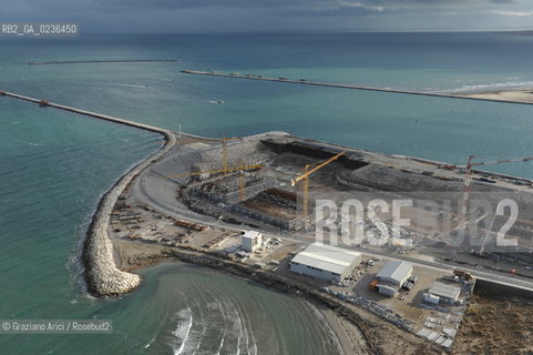 VENEZIA 13/12/10 FOTO AEREE AI LAVORI IN CORSO  PER LA COSTRUZIONE DELLE DIGHE MOBILI ALLA BOCCA DEL PORTO DI CHIOGGIA ©Graziano Arici/Rosebud2 CONSORZIO VENEZIA NUOVA