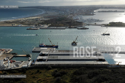 VENEZIA 13/12/10 FOTO AEREE AI LAVORI IN CORSO  PER LA COSTRUZIONE DELLE DIGHE MOBILI ALLA BOCCA DEL PORTO DI CHIOGGIA ©Graziano Arici/Rosebud2 CONSORZIO VENEZIA NUOVA