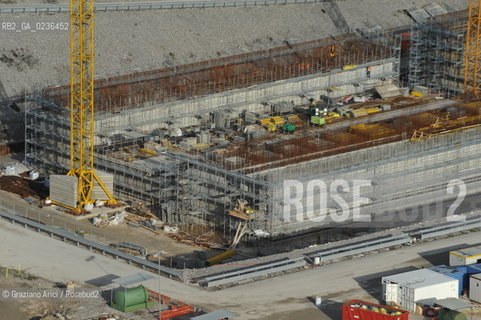 VENEZIA 13/12/10 FOTO AEREE AI LAVORI IN CORSO  PER LA COSTRUZIONE DELLE DIGHE MOBILI ALLA BOCCA DEL PORTO DI CHIOGGIA ©Graziano Arici/Rosebud2 CONSORZIO VENEZIA NUOVA