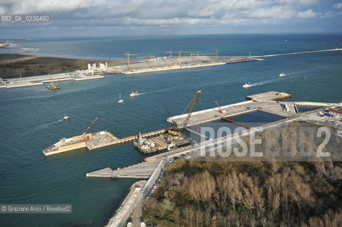 VENEZIA 13/12/10 FOTO AEREE AI LAVORI IN CORSO  PER LA COSTRUZIONE DELLE DIGHE MOBILI ALLA BOCCA DEL PORTO DI CHIOGGIA ©Graziano Arici/Rosebud2 CONSORZIO VENEZIA NUOVA