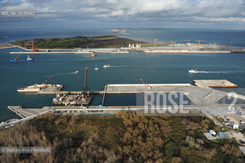 VENEZIA 13/12/10 FOTO AEREE AI LAVORI IN CORSO  PER LA COSTRUZIONE DELLE DIGHE MOBILI ALLA BOCCA DEL PORTO DI CHIOGGIA ©Graziano Arici/Rosebud2 CONSORZIO VENEZIA NUOVA