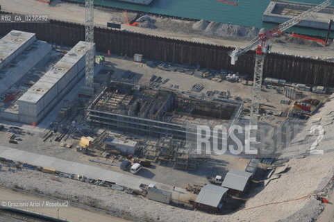 VENEZIA 13/12/10 FOTO AEREE AI LAVORI IN CORSO  PER LA COSTRUZIONE DELLE DIGHE MOBILI ALLA BOCCA DEL PORTO DI LIDO ©Graziano Arici/Rosebud2 CONSORZIO VENEZIA NUOVA