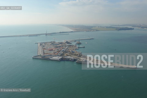 VENEZIA 13/12/10 FOTO AEREE AI LAVORI IN CORSO  PER LA COSTRUZIONE DELLE DIGHE MOBILI ALLA BOCCA DEL PORTO DI LIDO ©Graziano Arici/Rosebud2 CONSORZIO VENEZIA NUOVA