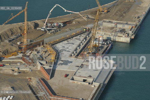 VENEZIA 13/12/10 FOTO AEREE AI LAVORI IN CORSO  PER LA COSTRUZIONE DELLE DIGHE MOBILI ALLA BOCCA DEL PORTO DI LIDO ©Graziano Arici/Rosebud2 CONSORZIO VENEZIA NUOVA