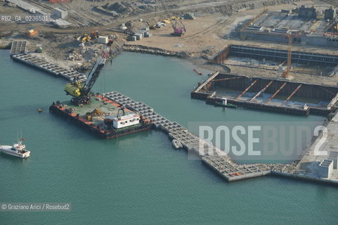 VENEZIA 13/12/10 FOTO AEREE AI LAVORI IN CORSO  PER LA COSTRUZIONE DELLE DIGHE MOBILI ALLA BOCCA DEL PORTO DI LIDO ©Graziano Arici/Rosebud2 CONSORZIO VENEZIA NUOVA