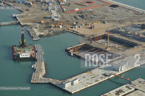 VENEZIA 13/12/10 FOTO AEREE AI LAVORI IN CORSO  PER LA COSTRUZIONE DELLE DIGHE MOBILI ALLA BOCCA DEL PORTO DI LIDO ©Graziano Arici/Rosebud2 CONSORZIO VENEZIA NUOVA