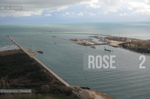 VENEZIA 13/12/10 FOTO AEREE AI LAVORI IN CORSO  PER LA COSTRUZIONE DELLE DIGHE MOBILI ALLA BOCCA DEL PORTO DI MALAMOCCO ©Graziano Arici/Rosebud2 CONSORZIO VENEZIA NUOVA