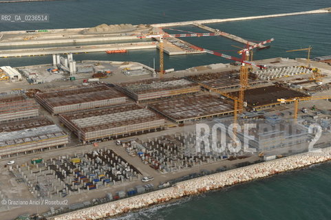 VENEZIA 13/12/10 FOTO AEREE AI LAVORI IN CORSO  PER LA COSTRUZIONE DELLE DIGHE MOBILI ALLA BOCCA DEL PORTO DI MALAMOCCO ©Graziano Arici/Rosebud2 CONSORZIO VENEZIA NUOVA