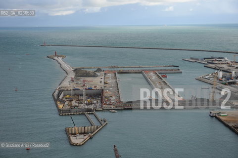 VENEZIA 13/12/10 FOTO AEREE AI LAVORI IN CORSO  PER LA COSTRUZIONE DELLE DIGHE MOBILI ALLA BOCCA DEL PORTO DI MALAMOCCO ©Graziano Arici/Rosebud2 CONSORZIO VENEZIA NUOVA