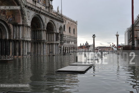 Venice 3/11/10 - High tide in Venice - Alta marea acqua alta ©Graziano Arici/Rosebud2