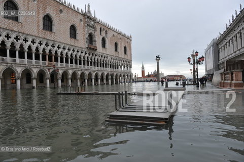 Venice 3/11/10 - High tide in Venice - Alta marea acqua alta ©Graziano Arici/Rosebud2